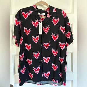 New With Tags! Black Friday Flamin Heart Men's S/S Shirt.
Small